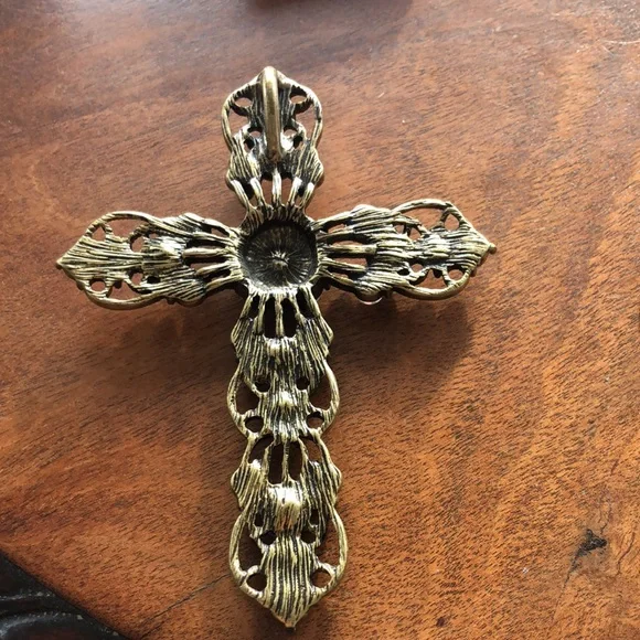 Large Cross Pendant - Picture 3 of 7